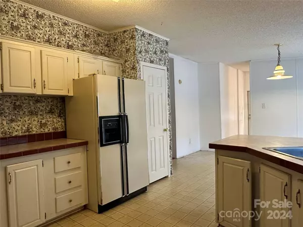 4168 Ruritan Club RD, Hudson, NC 28638