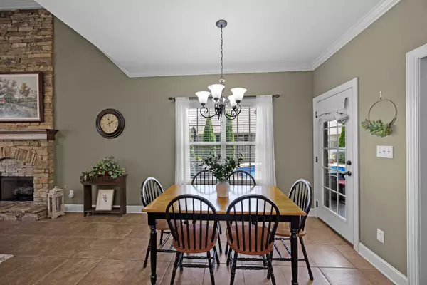 42 Joseph Cv, Jackson, TN 38305-6935