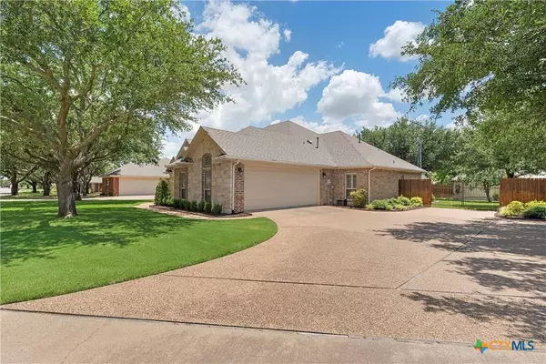 413 Northridge CIR, West, TX 76691