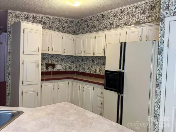 4168 Ruritan Club RD, Hudson, NC 28638