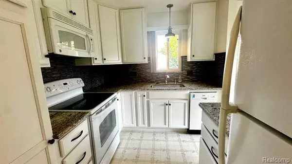 29480 HOOVER Road, Warren, MI 48093