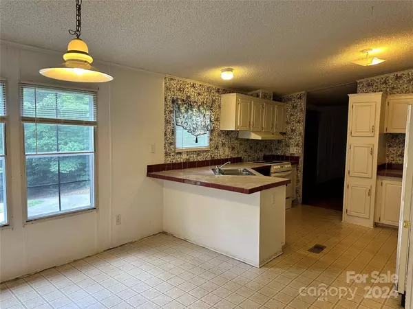 4168 Ruritan Club RD, Hudson, NC 28638