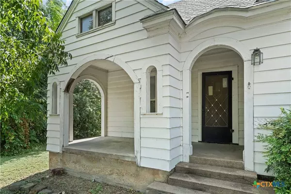 1110 S Harrison ST, West, TX 76691