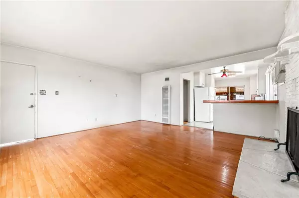 11868 209th ST, Lakewood, CA 90715