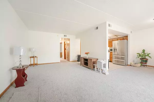 15850 Laramie AVE #101, Oak Forest, IL 60452