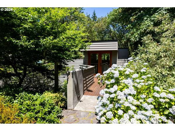 3128 SW CASCADE DR, Portland, OR 97205