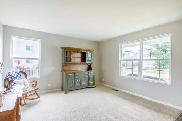 1611 Lakeland LN, Pingree Grove, IL 60140