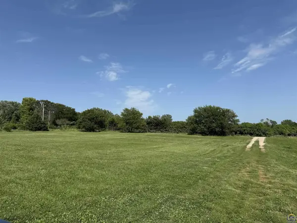 9201 SE Adams St, Wakarusa, KS 66546