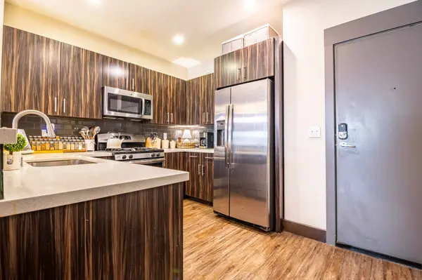 24535 Town Center Dr #6201, Valencia, CA 91355-0800