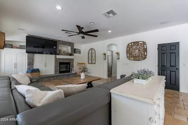 12866 W DOVE WING Way, Peoria, AZ 85383