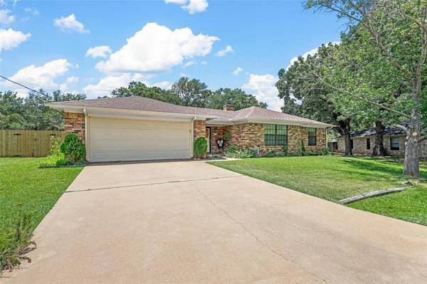 416 Shady Grove Drive, Granbury, TX 76049