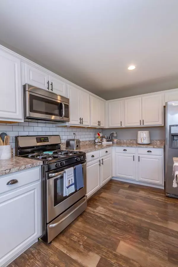 1611 Lakeland LN, Pingree Grove, IL 60140