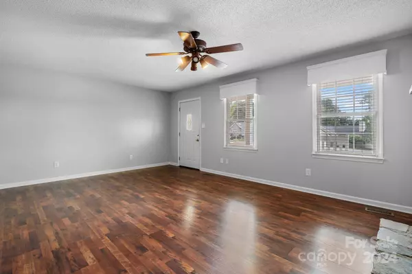 3697 Serenity DR, Hickory, NC 28602