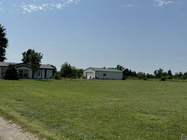 9201 SE Adams St, Wakarusa, KS 66546