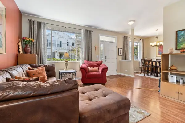 810 County Line RD, Aurora, IL 60502