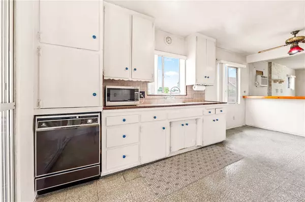 11868 209th ST, Lakewood, CA 90715