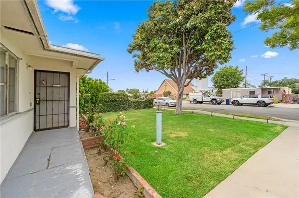 11868 209th ST, Lakewood, CA 90715