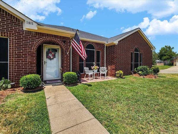 1811 Estates Drive, Mansfield, TX 76063