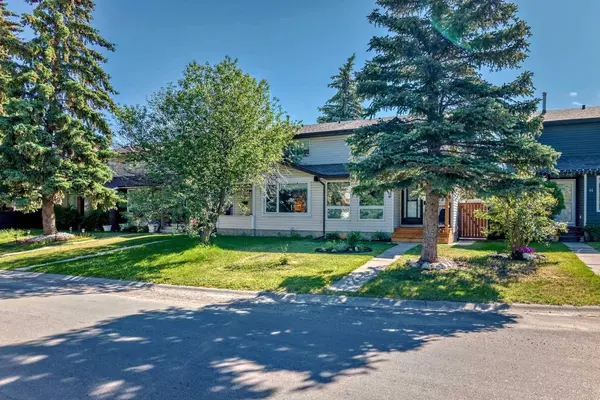12 Cedarwood Rise SW, Calgary, AB T2W 3H9