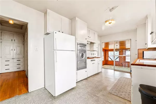 11868 209th ST, Lakewood, CA 90715