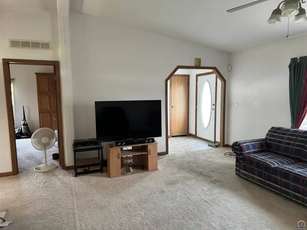 9201 SE Adams St, Wakarusa, KS 66546