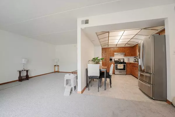 15850 Laramie AVE #101, Oak Forest, IL 60452