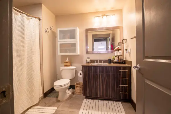 24535 Town Center Dr #6201, Valencia, CA 91355-0800