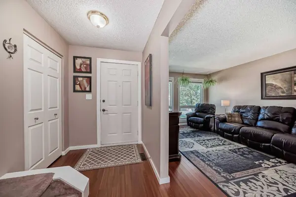 12 Cedarwood Rise SW, Calgary, AB T2W 3H9