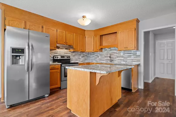 3697 Serenity DR, Hickory, NC 28602