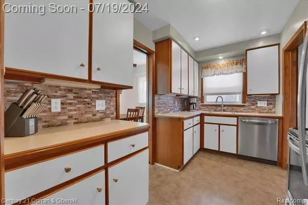 13285 SYCAMORE Street, Southgate, MI 48195