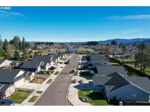 N 6th ST, Creswell, OR 97426