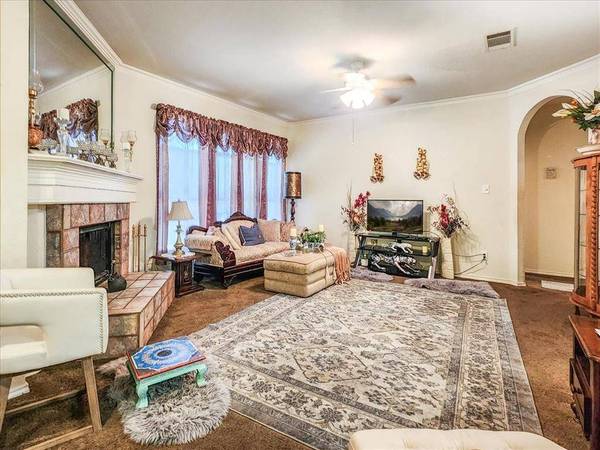 1811 Estates Drive, Mansfield, TX 76063