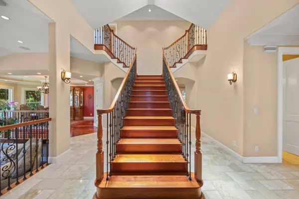 10495 Scenic BLVD, Cupertino, CA 95014