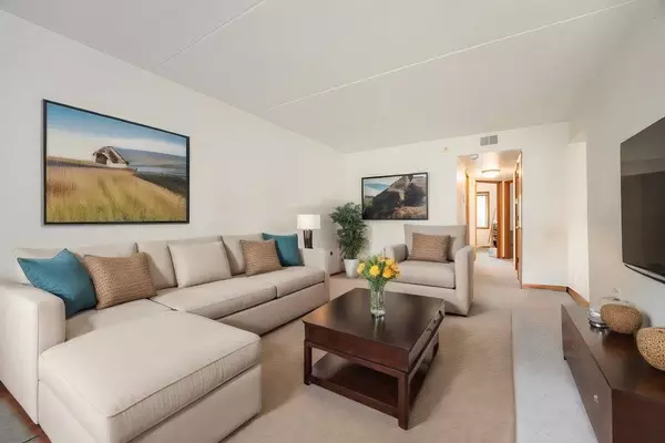 15850 Laramie AVE #101, Oak Forest, IL 60452