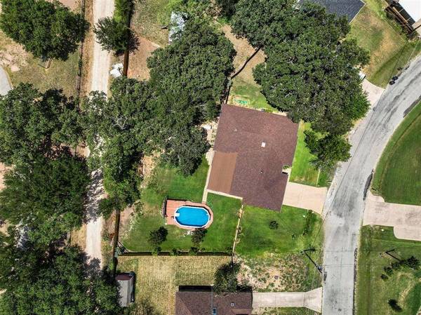 416 Shady Grove Drive, Granbury, TX 76049