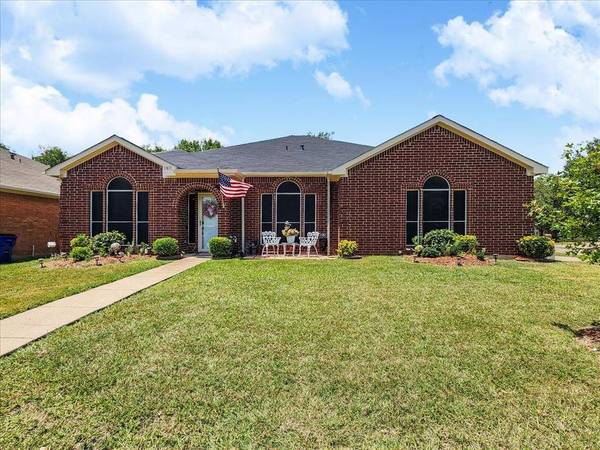 1811 Estates Drive, Mansfield, TX 76063