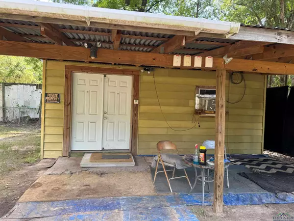 212 E Pirate St, Longview, TX 75604