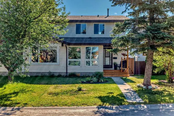 12 Cedarwood Rise SW, Calgary, AB T2W 3H9