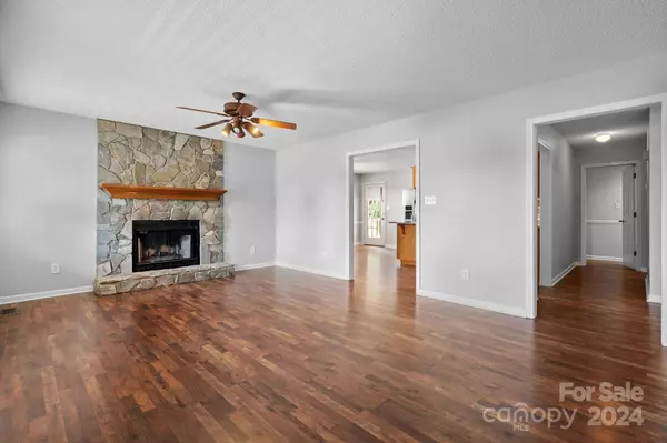 3697 Serenity DR, Hickory, NC 28602