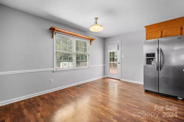 3697 Serenity DR, Hickory, NC 28602