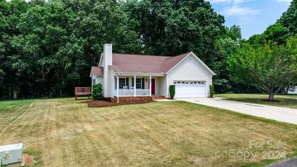 3697 Serenity DR, Hickory, NC 28602