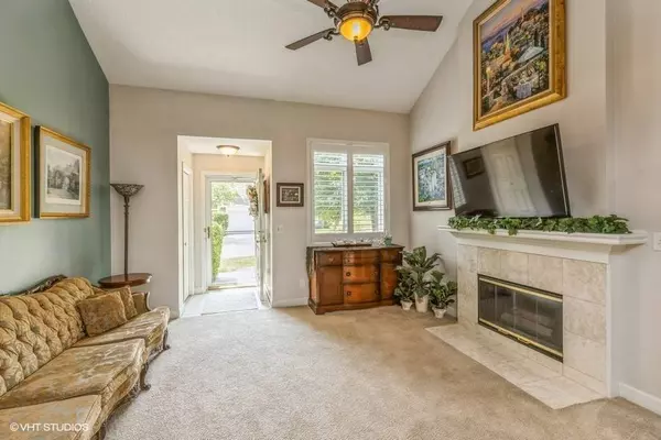 811 Burr Oaks Drive #1106, West Des Moines, IA 50266