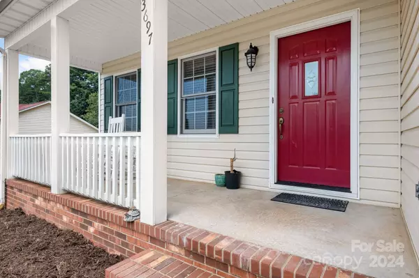 3697 Serenity DR, Hickory, NC 28602