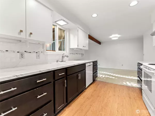 611 N 6th ST, Montesano, WA 98563