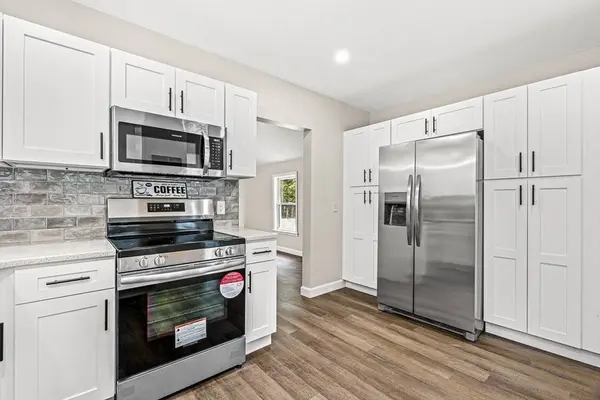 8 Dell Avenue, Wakefield, MA 01880