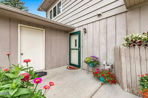 3131 Winnipeg DR, Bismarck, ND 58503