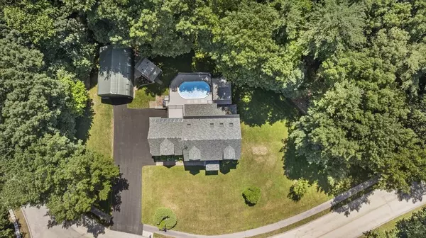 5 Evergreen Ln, Groveland, MA 01834