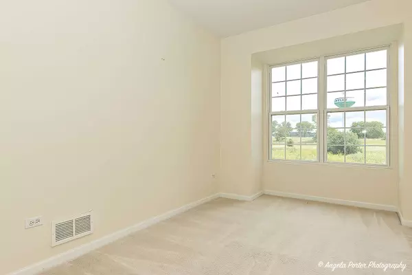 11268 Bellflower LN, Huntley, IL 60142