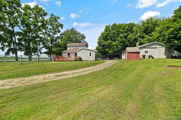 9041 PETRIEVILLE, Eaton Rapids, MI 48827