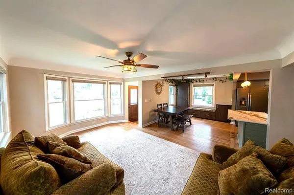 2922 N MAIN Street, Royal Oak, MI 48073 3418